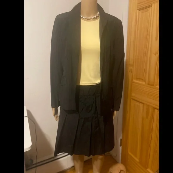 Alfani silk pinstripe skirt suit in black blazer size 6 skirt size 4 - Picture 1 of 3